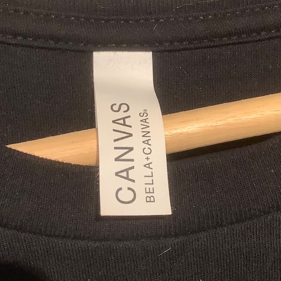 PRIDE Free Mom Hugs Tshirt 2XL - Picture 6 of 7